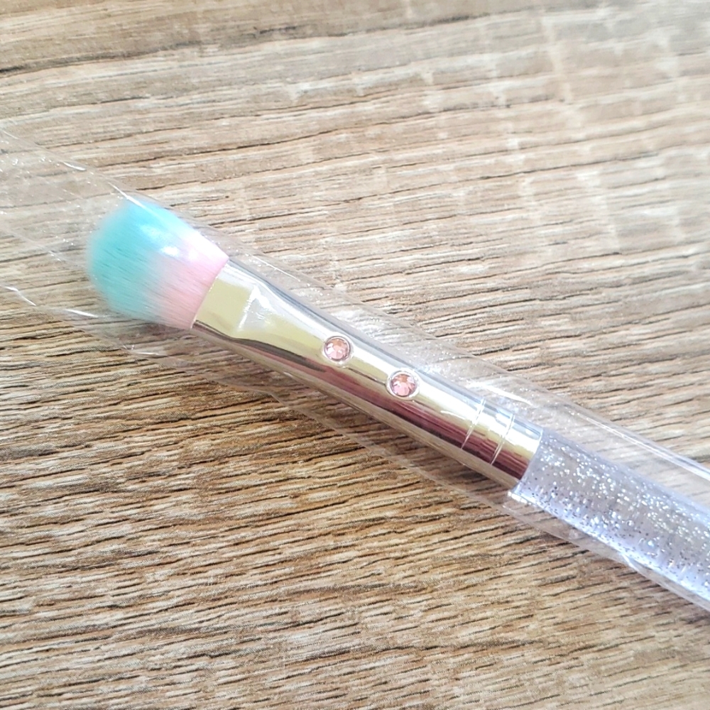 Eyeshadow brush